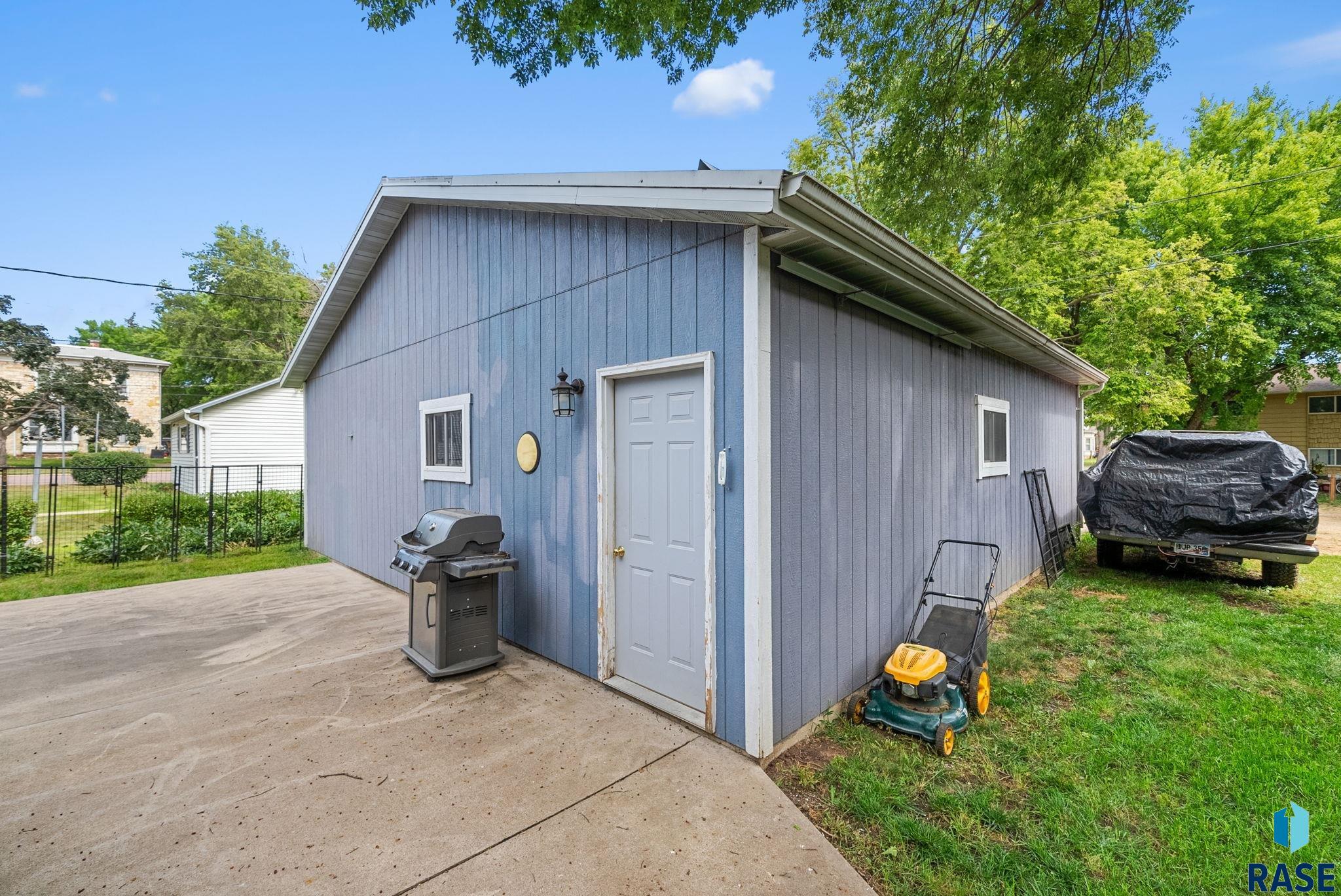 Canton, South Dakota 57013, United States, 3 Bedrooms Bedrooms, ,1 BathroomBathrooms,Residential,Active,201215