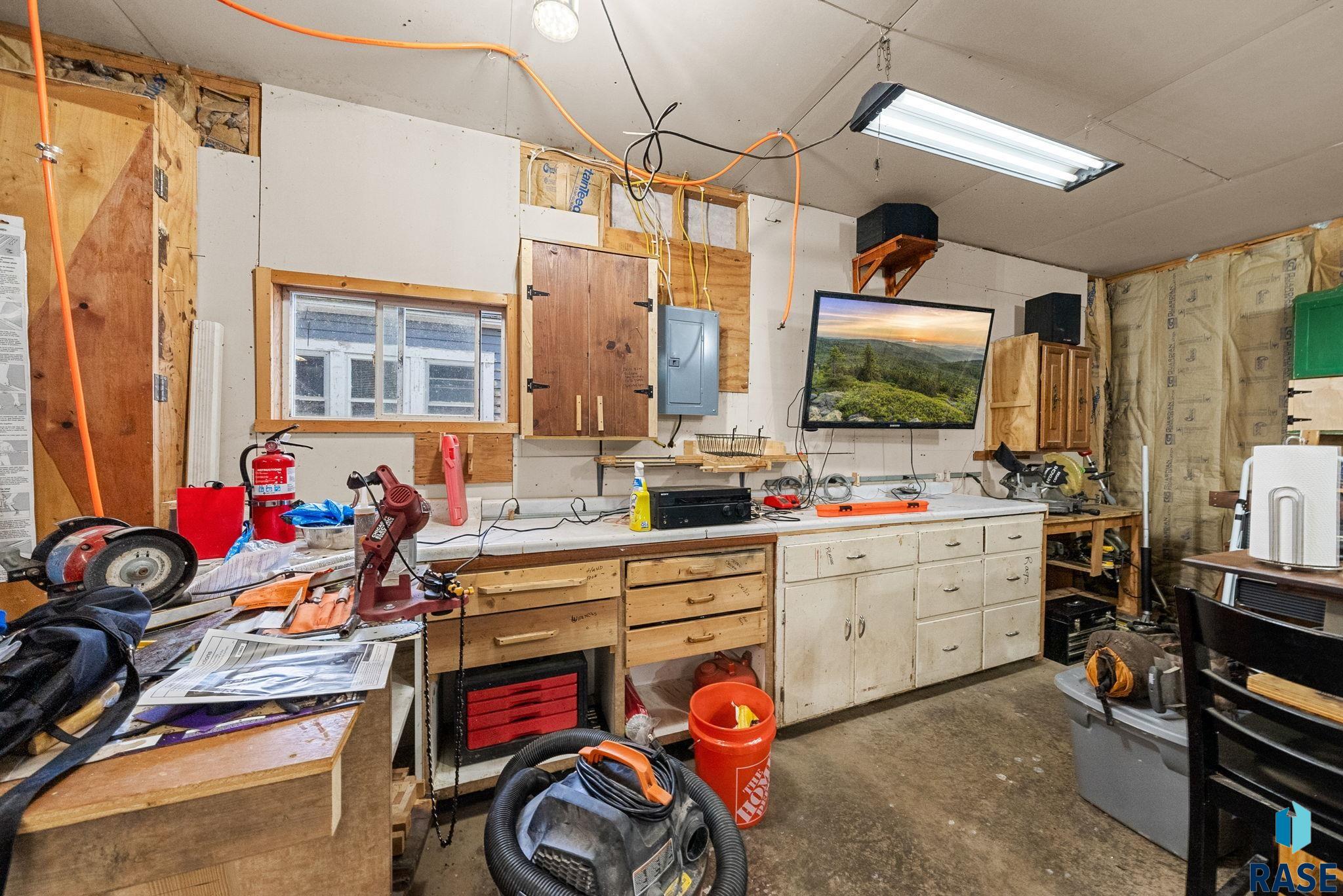 Canton, South Dakota 57013, United States, 3 Bedrooms Bedrooms, ,1 BathroomBathrooms,Residential,Active,201215