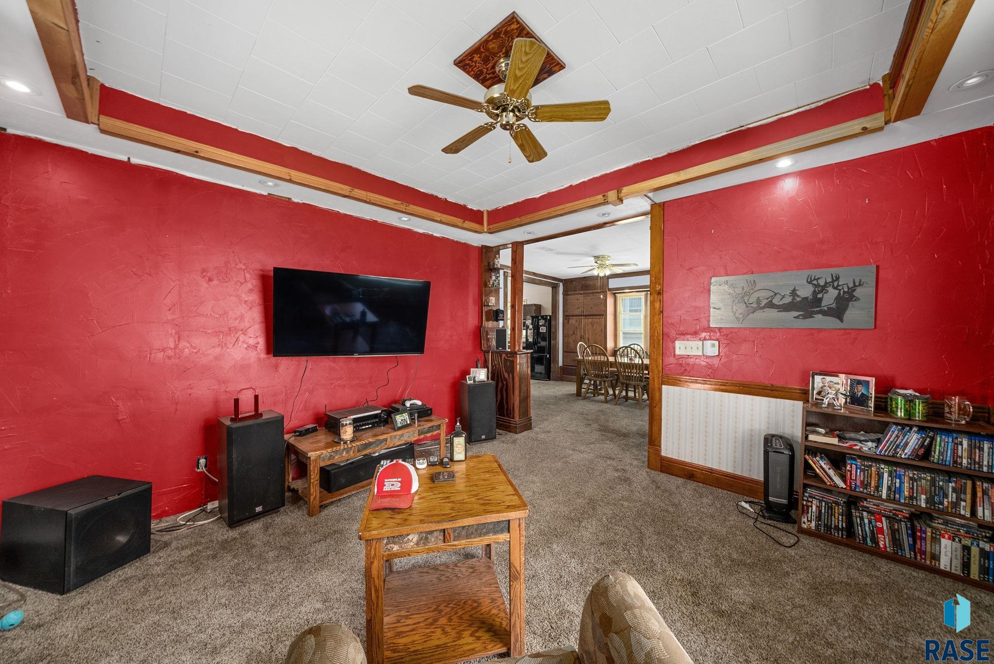 Canton, South Dakota 57013, United States, 3 Bedrooms Bedrooms, ,1 BathroomBathrooms,Residential,Active,201215