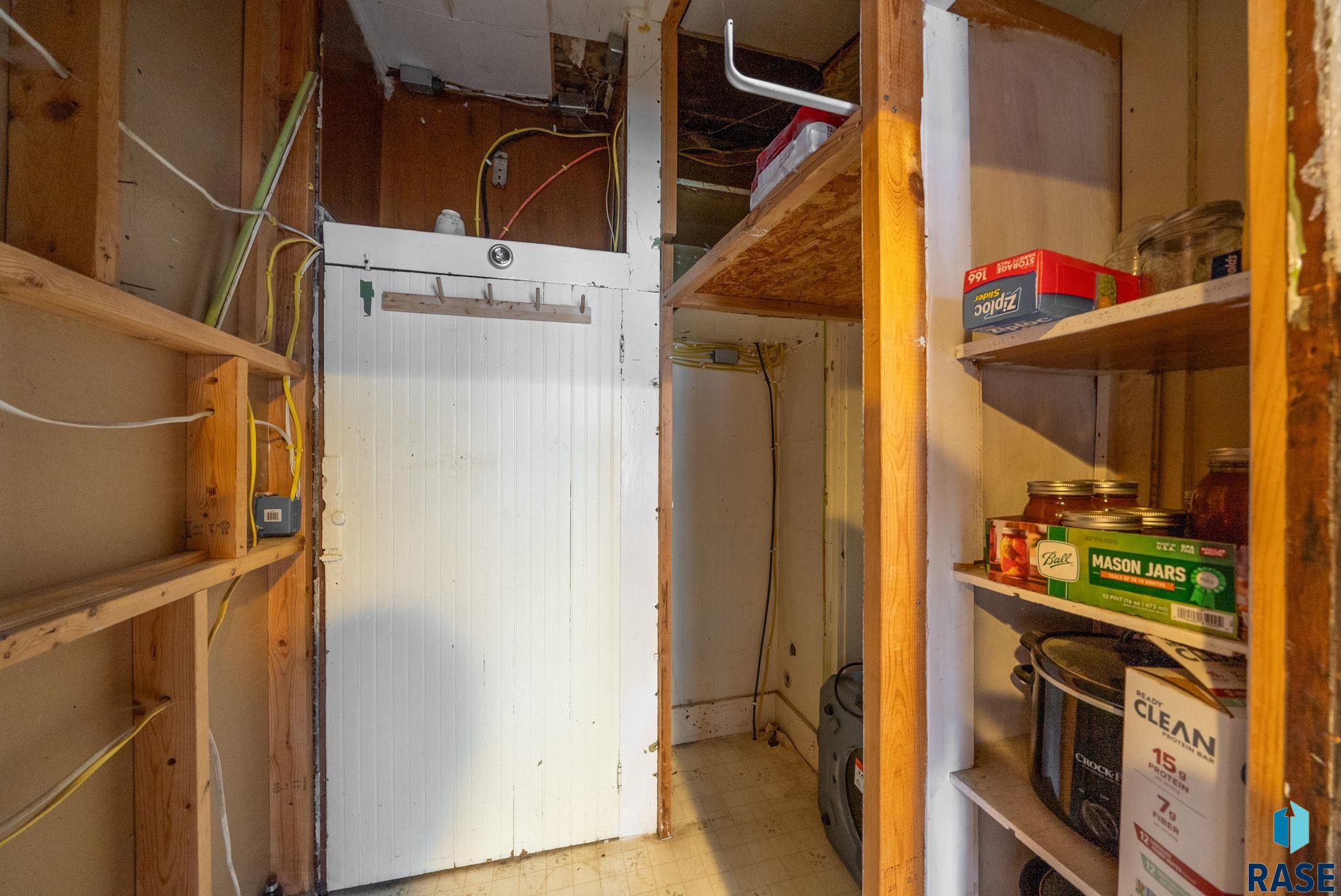 Canton, South Dakota 57013, United States, 3 Bedrooms Bedrooms, ,1 BathroomBathrooms,Residential,Active,201215