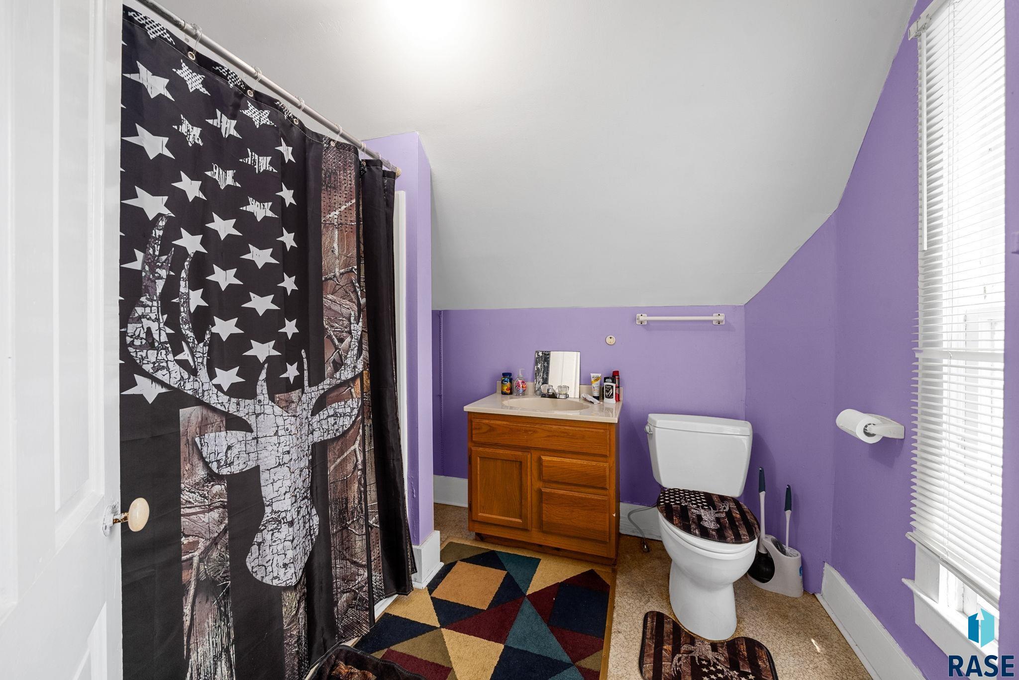 Canton, South Dakota 57013, United States, 3 Bedrooms Bedrooms, ,1 BathroomBathrooms,Residential,Active,201215