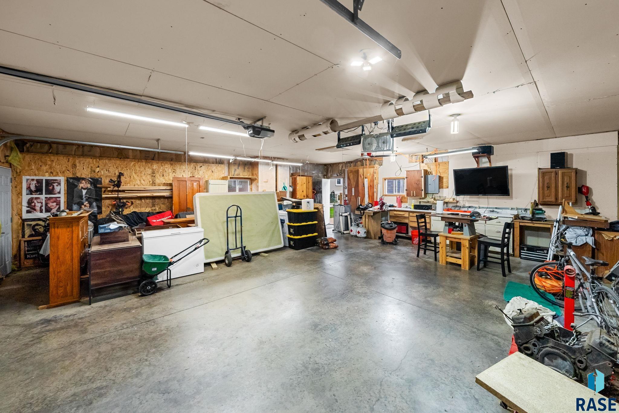 Canton, South Dakota 57013, United States, 3 Bedrooms Bedrooms, ,1 BathroomBathrooms,Residential,Active,201215