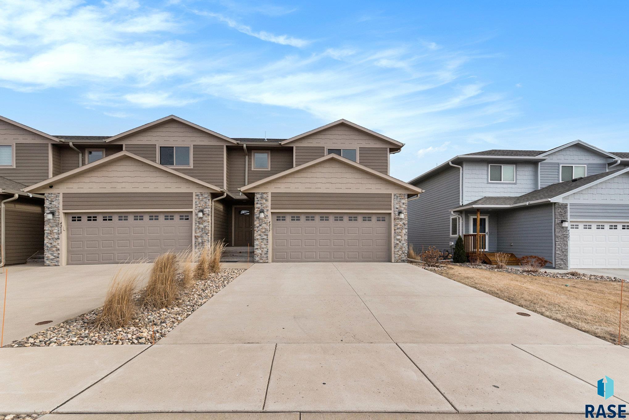 4217 N Knob Hill Ct Court, Sioux Falls, South Dakota image 2