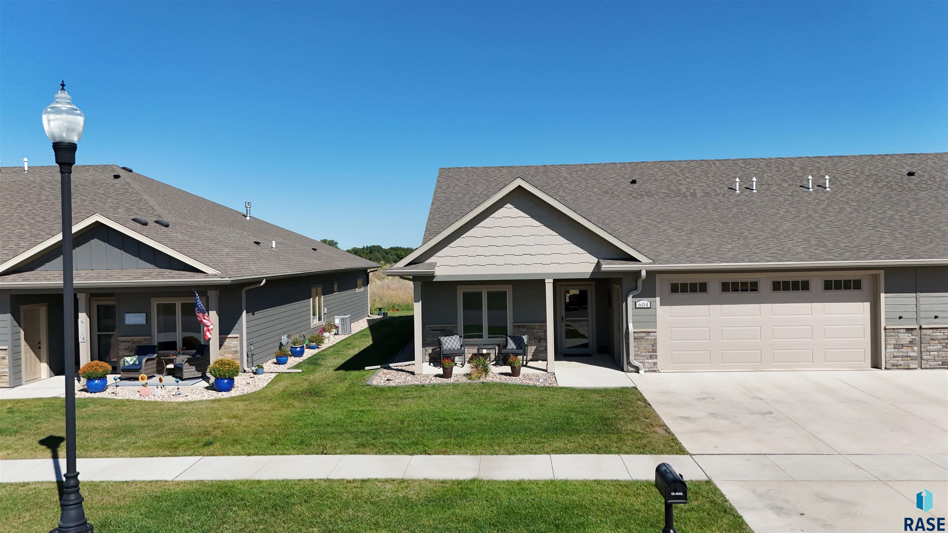 604 Ash Creek Dr Drive, Beresford, South Dakota image 2