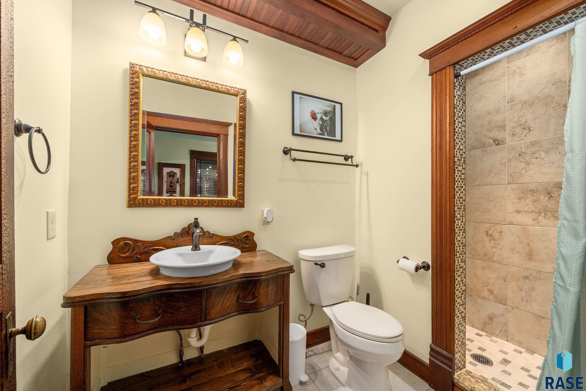 Sioux Falls, South Dakota 57108, United States, 6 Bedrooms Bedrooms, ,4 BathroomsBathrooms,Residential,Active,130780