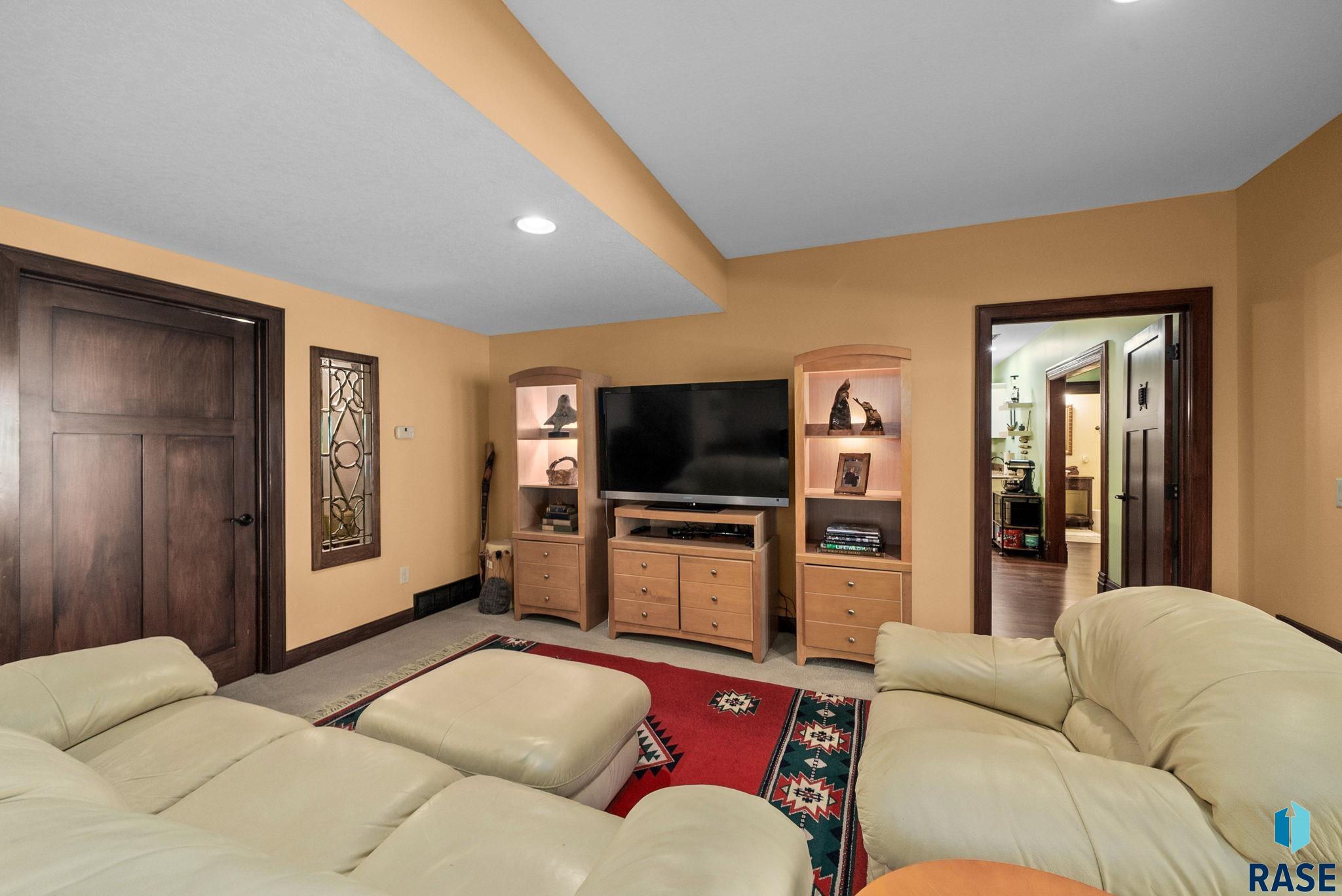 Sioux Falls, South Dakota 57108, United States, 6 Bedrooms Bedrooms, ,4 BathroomsBathrooms,Residential,Active,130780