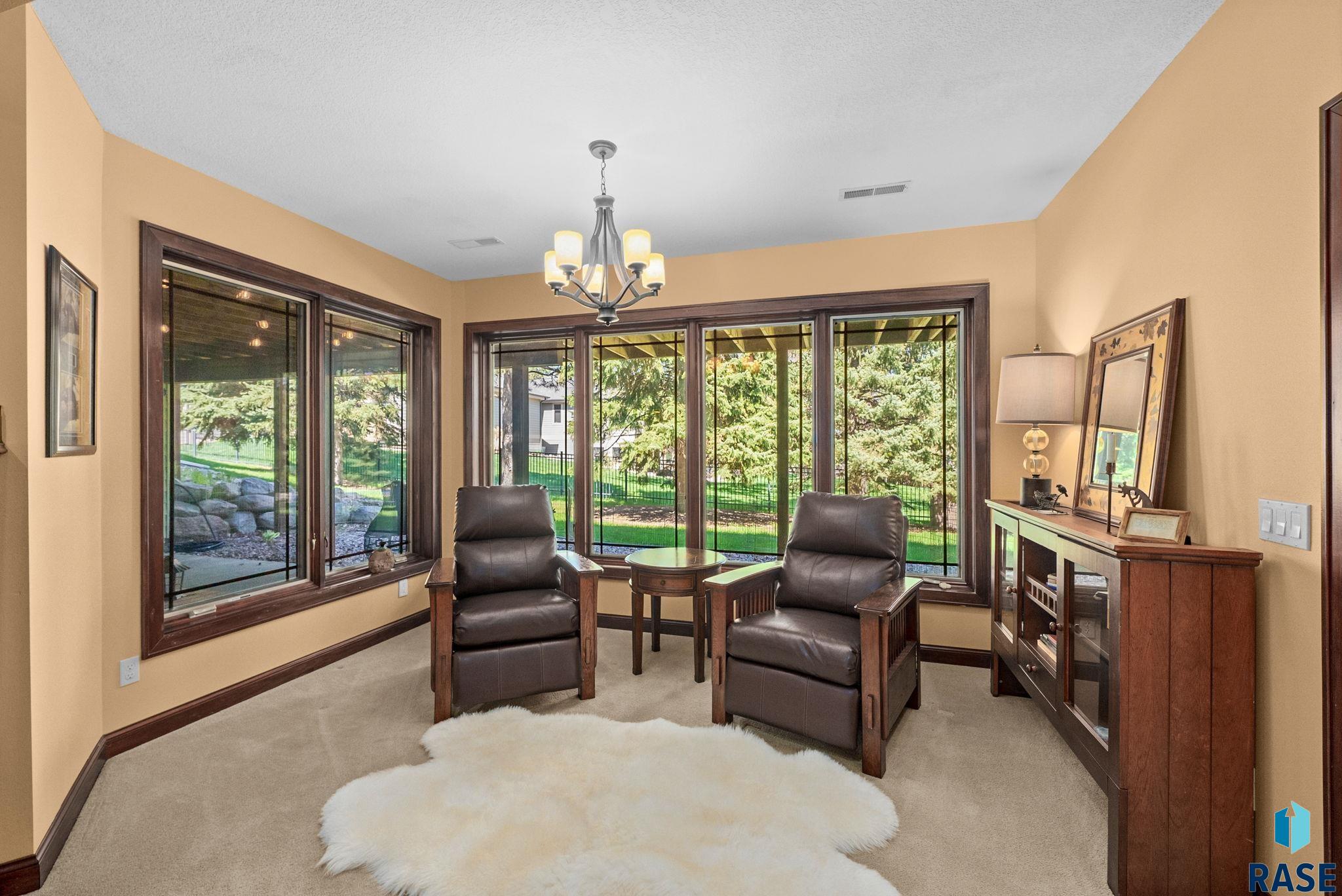 Sioux Falls, South Dakota 57108, United States, 6 Bedrooms Bedrooms, ,4 BathroomsBathrooms,Residential,Active,130780