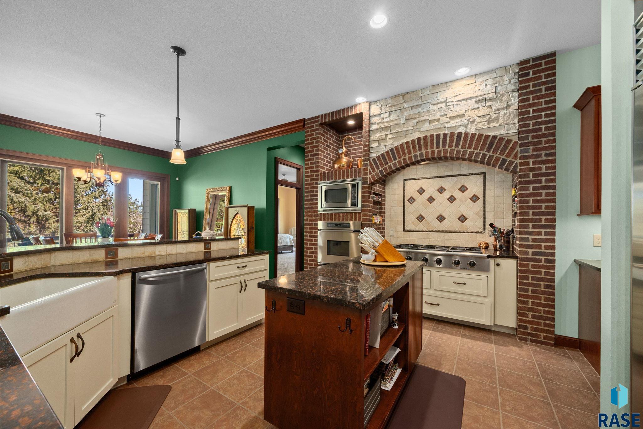 Sioux Falls, South Dakota 57108, United States, 6 Bedrooms Bedrooms, ,4 BathroomsBathrooms,Residential,Active,130780