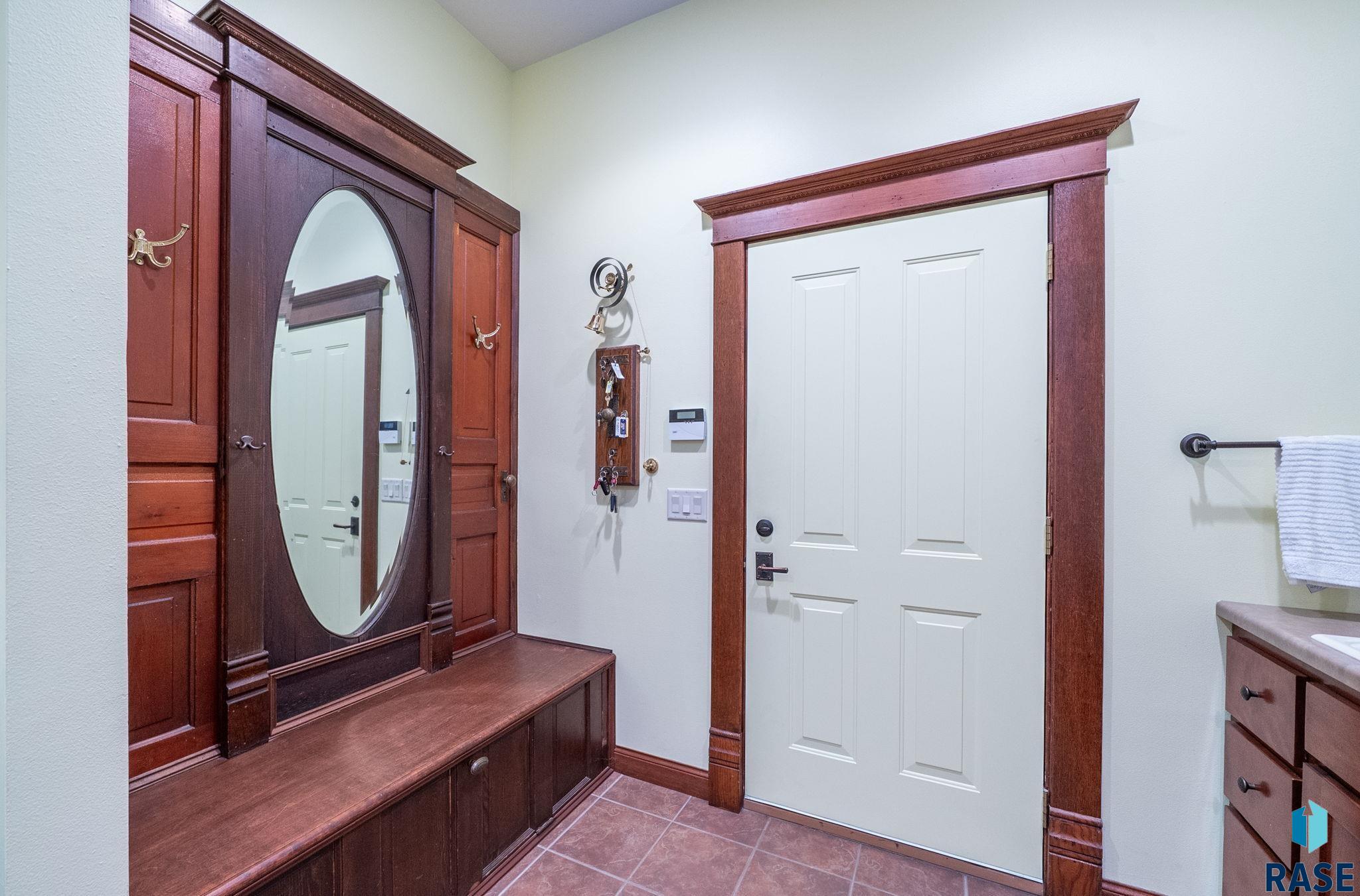 Sioux Falls, South Dakota 57108, United States, 6 Bedrooms Bedrooms, ,4 BathroomsBathrooms,Residential,Active,130780