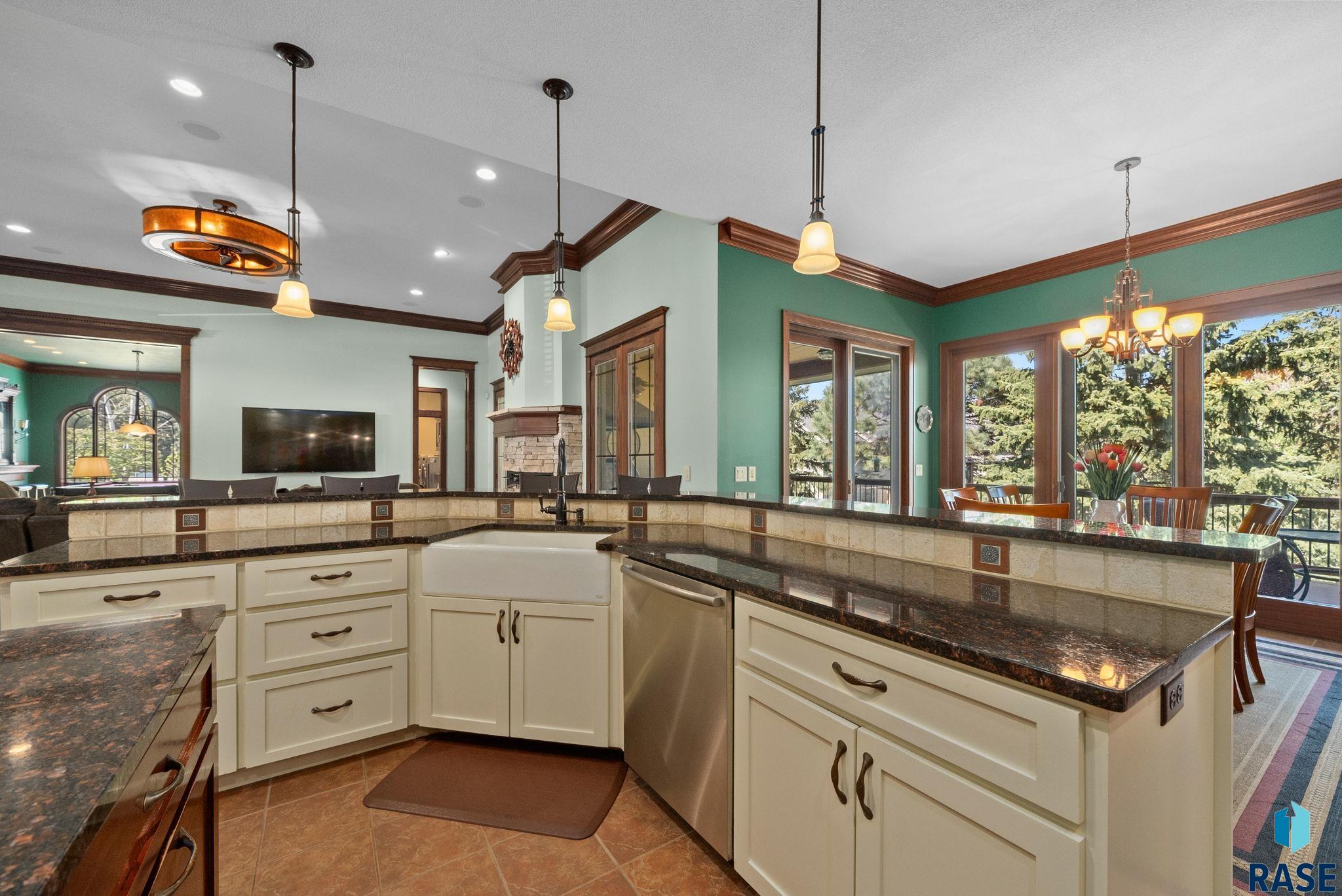 Sioux Falls, South Dakota 57108, United States, 6 Bedrooms Bedrooms, ,4 BathroomsBathrooms,Residential,Active,130780