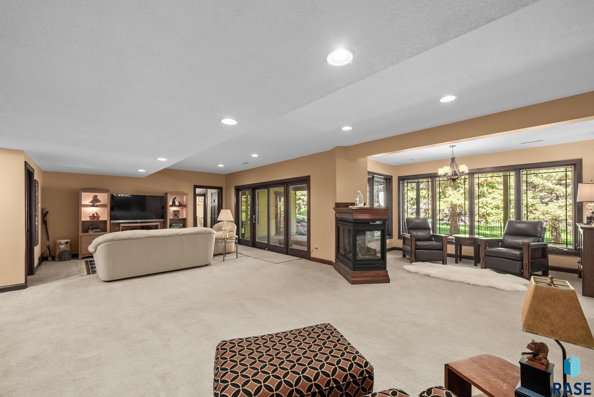 Sioux Falls, South Dakota 57108, United States, 6 Bedrooms Bedrooms, ,4 BathroomsBathrooms,Residential,Active,130780