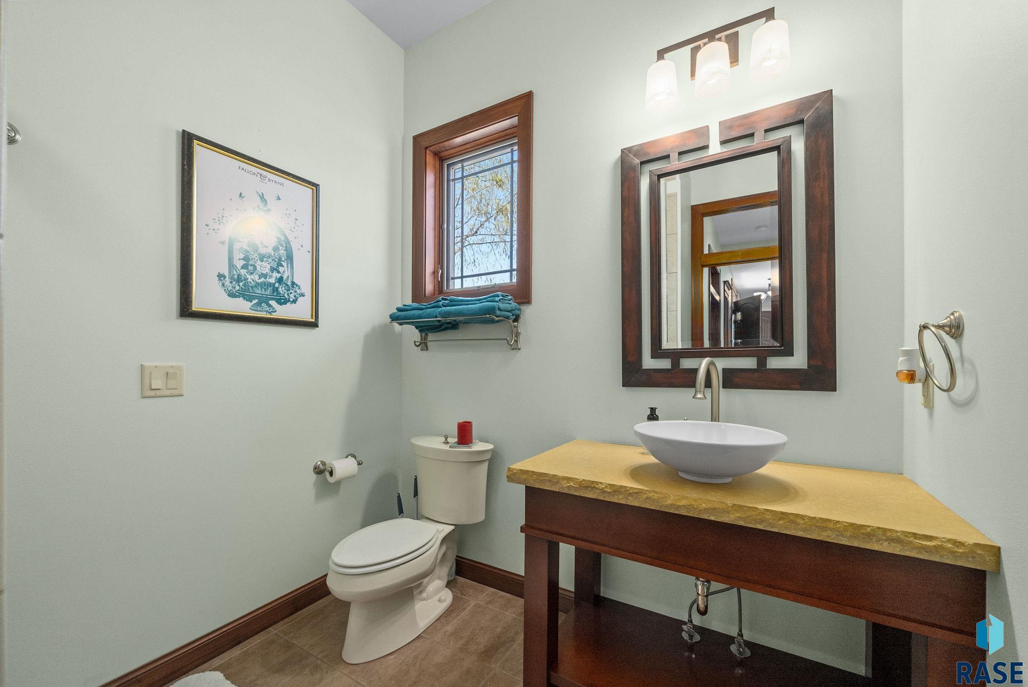 Sioux Falls, South Dakota 57108, United States, 6 Bedrooms Bedrooms, ,4 BathroomsBathrooms,Residential,Active,130780