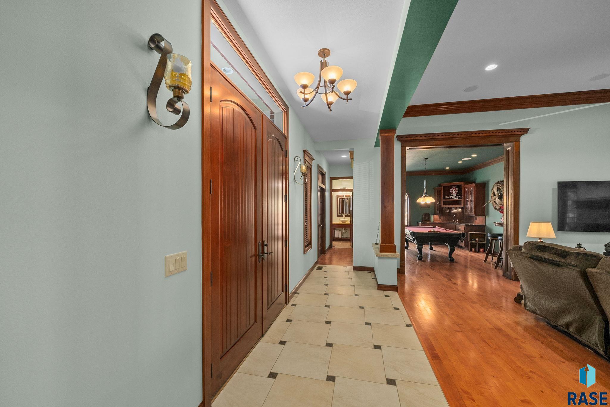 Sioux Falls, South Dakota 57108, United States, 6 Bedrooms Bedrooms, ,4 BathroomsBathrooms,Residential,Active,130780