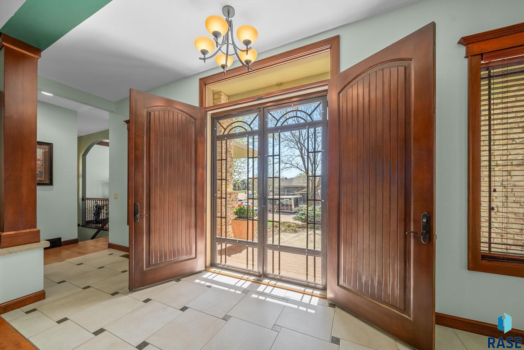 Sioux Falls, South Dakota 57108, United States, 6 Bedrooms Bedrooms, ,4 BathroomsBathrooms,Residential,Active,130780