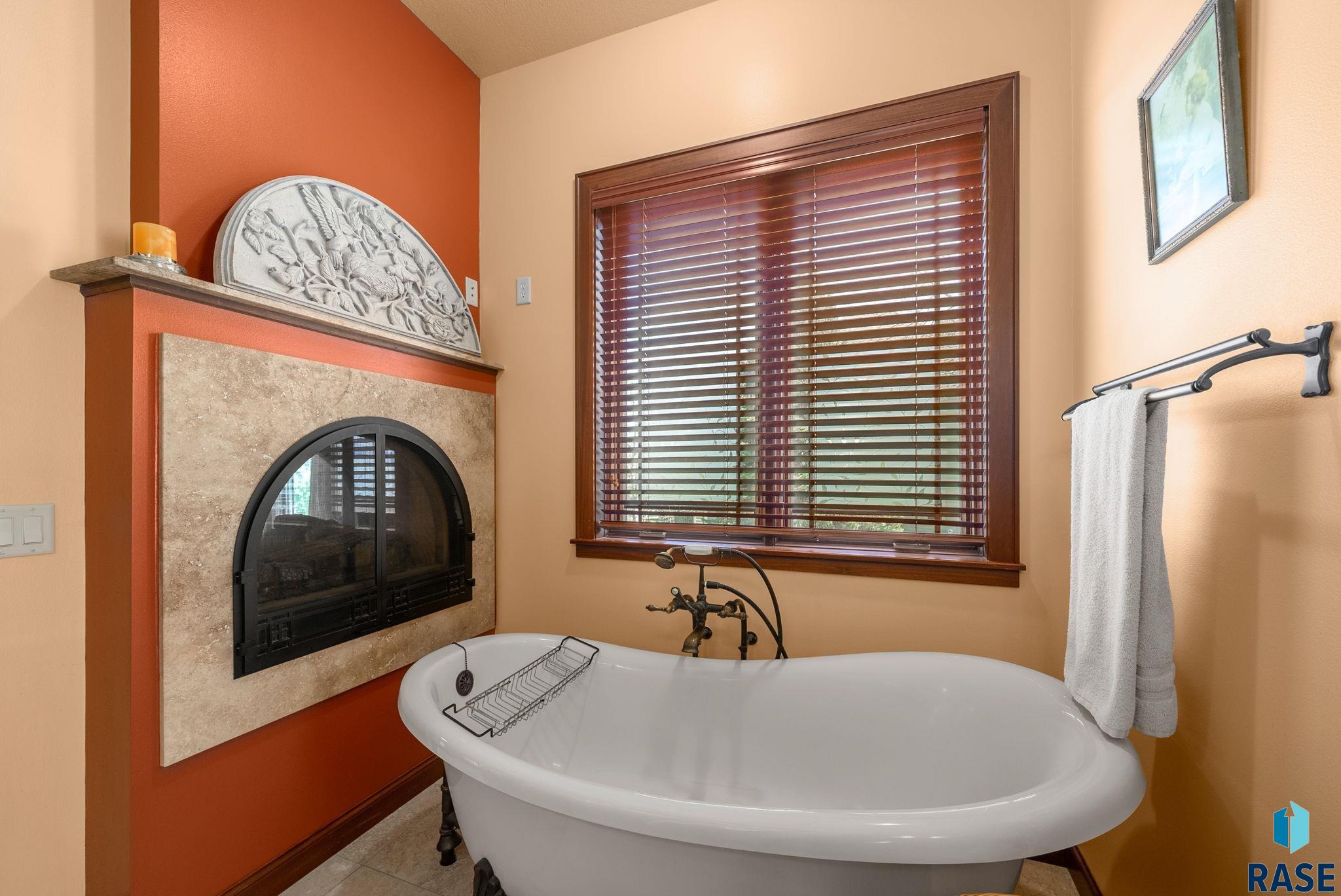 Sioux Falls, South Dakota 57108, United States, 6 Bedrooms Bedrooms, ,4 BathroomsBathrooms,Residential,Active,130780