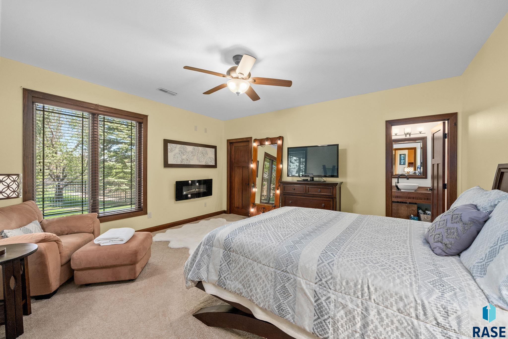 Sioux Falls, South Dakota 57108, United States, 6 Bedrooms Bedrooms, ,4 BathroomsBathrooms,Residential,Active,130780