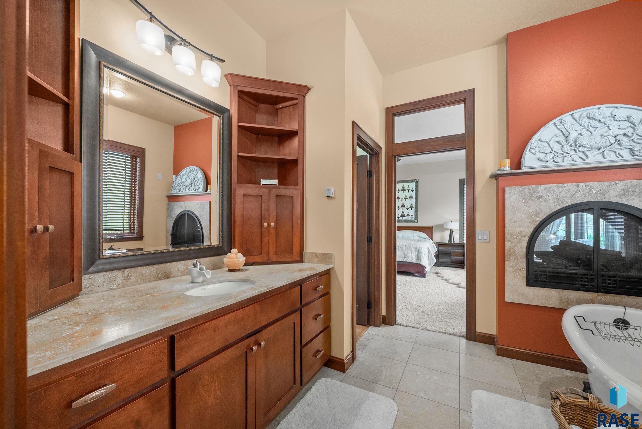 Sioux Falls, South Dakota 57108, United States, 6 Bedrooms Bedrooms, ,4 BathroomsBathrooms,Residential,Active,130780