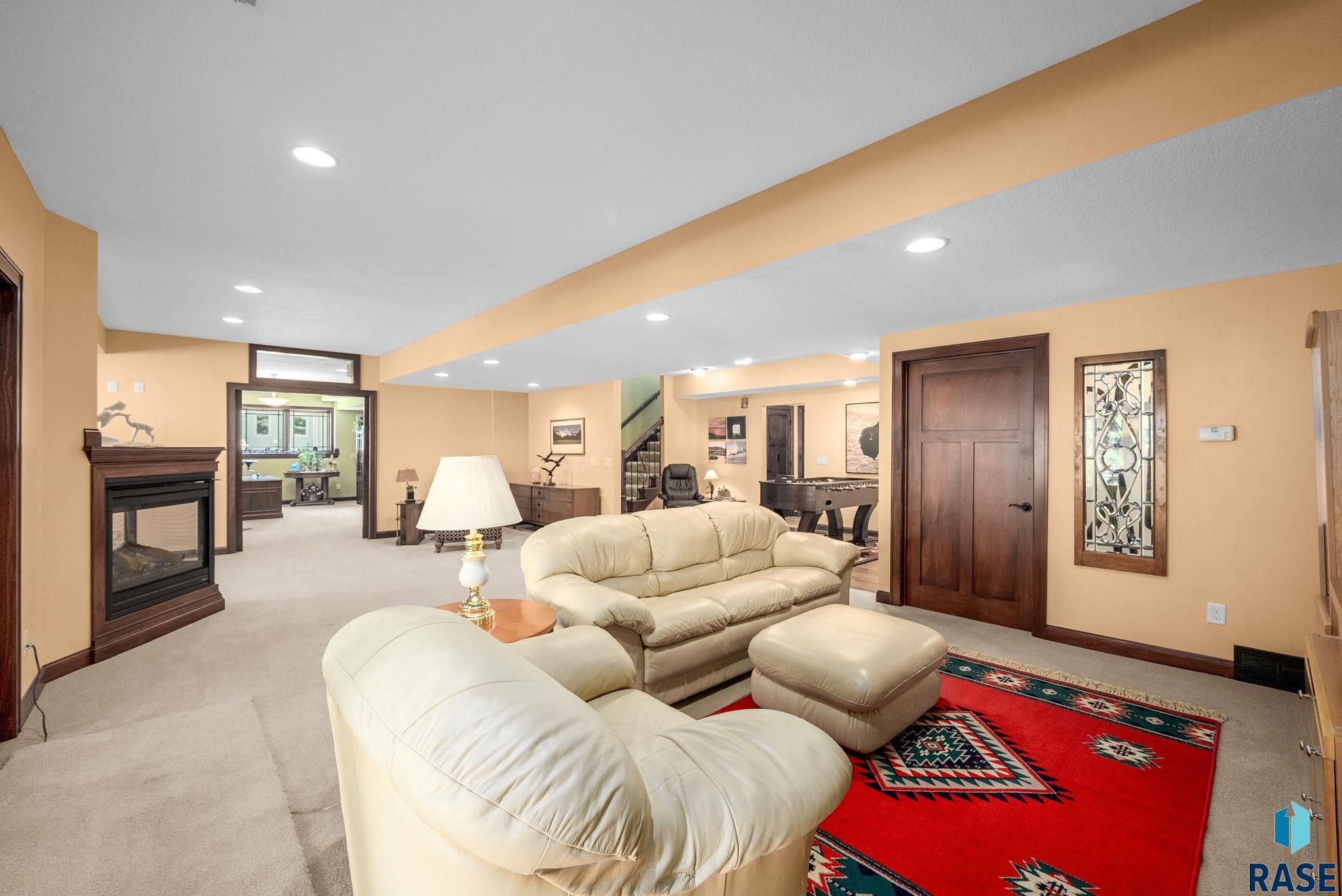 Sioux Falls, South Dakota 57108, United States, 6 Bedrooms Bedrooms, ,4 BathroomsBathrooms,Residential,Active,130780