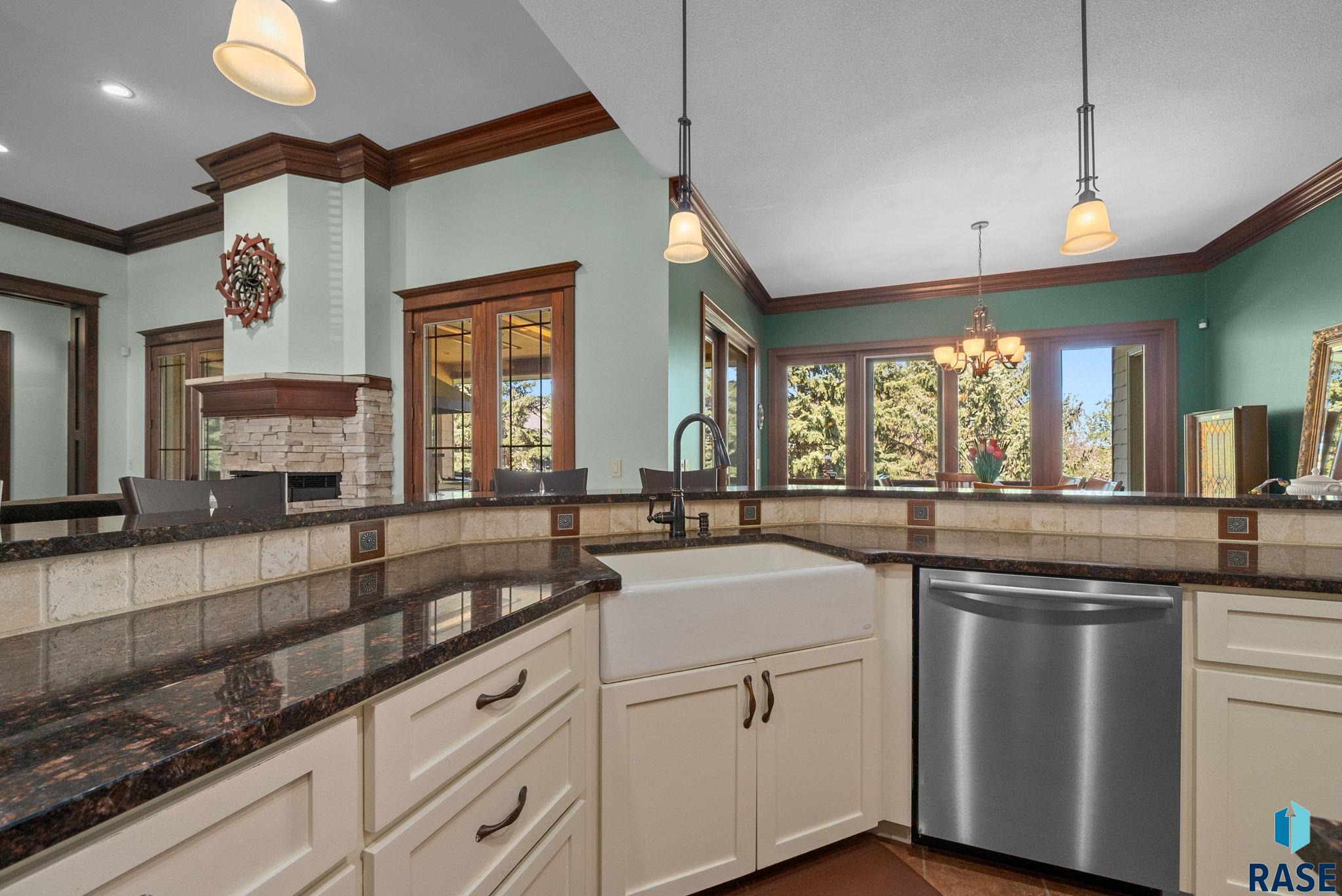 Sioux Falls, South Dakota 57108, United States, 6 Bedrooms Bedrooms, ,4 BathroomsBathrooms,Residential,Active,130780