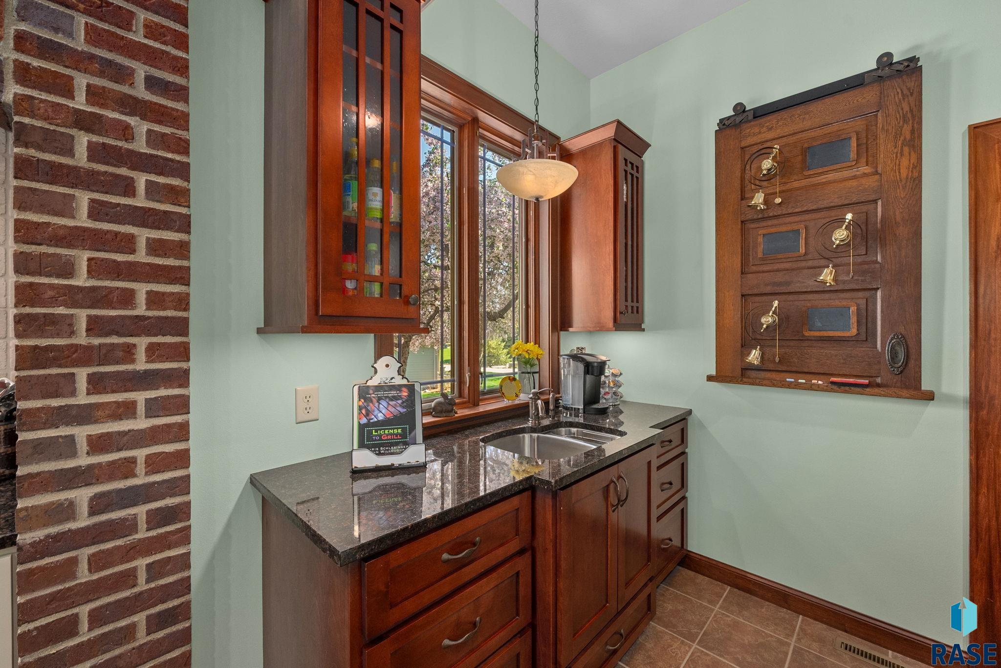 Sioux Falls, South Dakota 57108, United States, 6 Bedrooms Bedrooms, ,4 BathroomsBathrooms,Residential,Active,130780