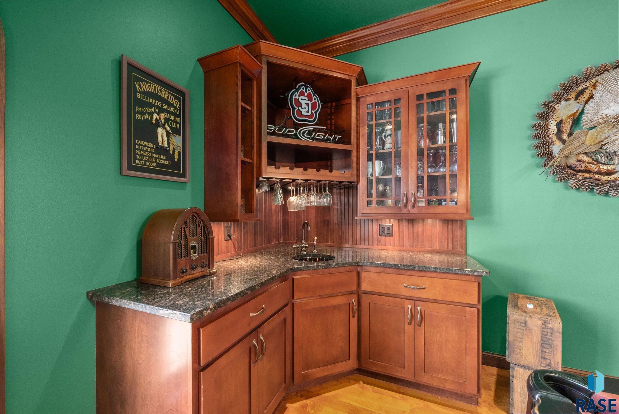 Sioux Falls, South Dakota 57108, United States, 6 Bedrooms Bedrooms, ,4 BathroomsBathrooms,Residential,Active,130780