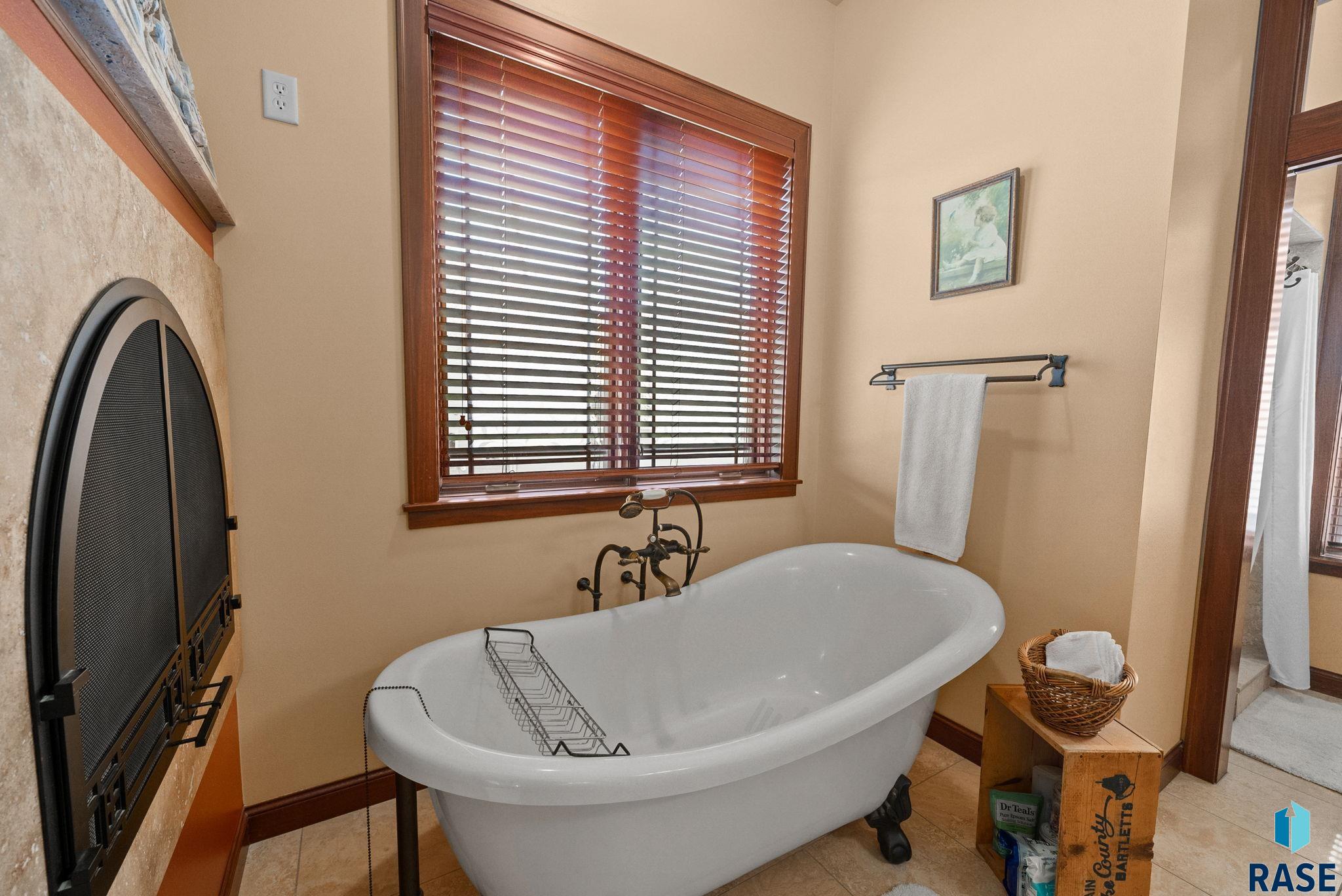 Sioux Falls, South Dakota 57108, United States, 6 Bedrooms Bedrooms, ,4 BathroomsBathrooms,Residential,Active,130780