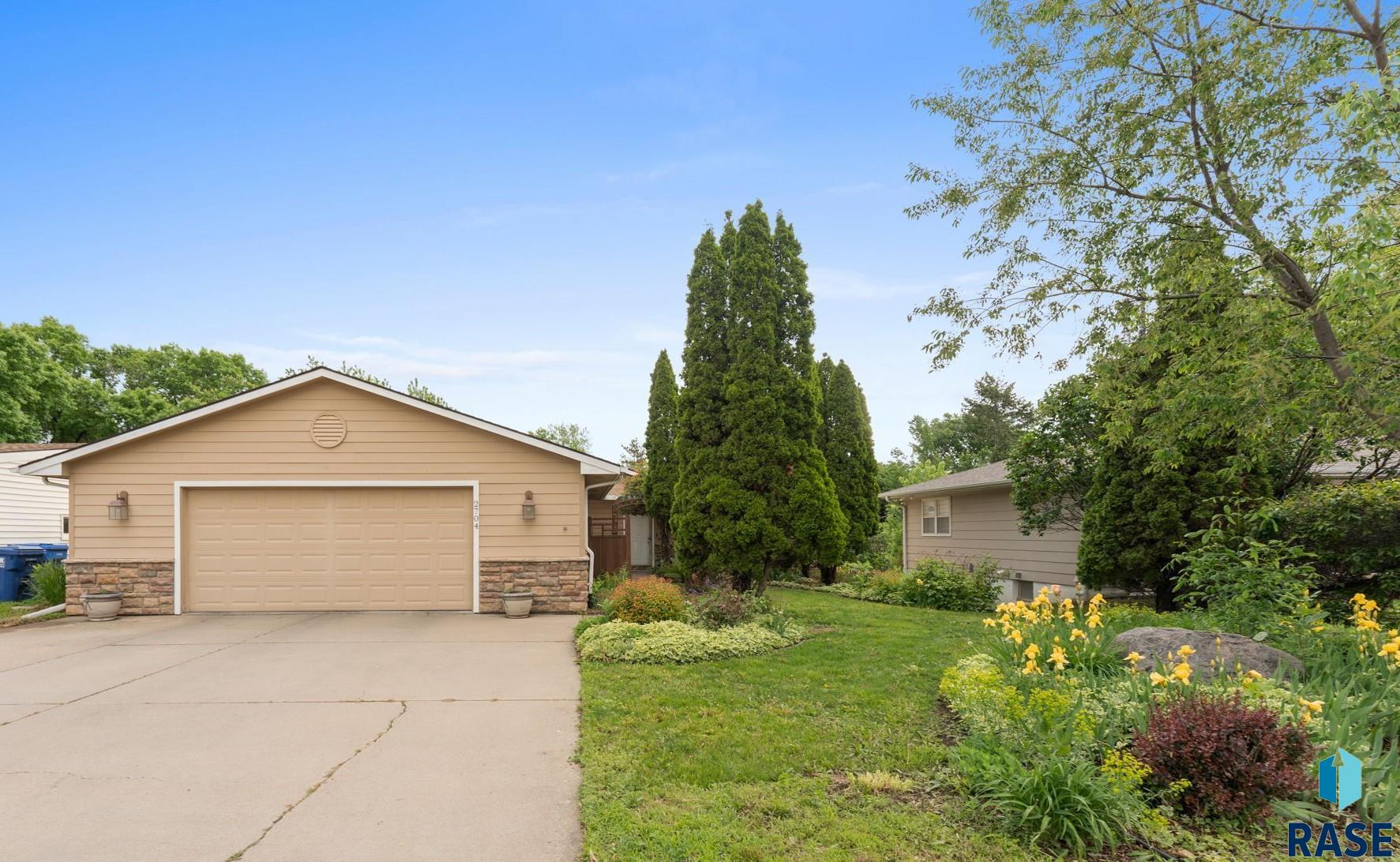 2704 S Western Ave Avenue, Sioux Falls, New Jersey image 1