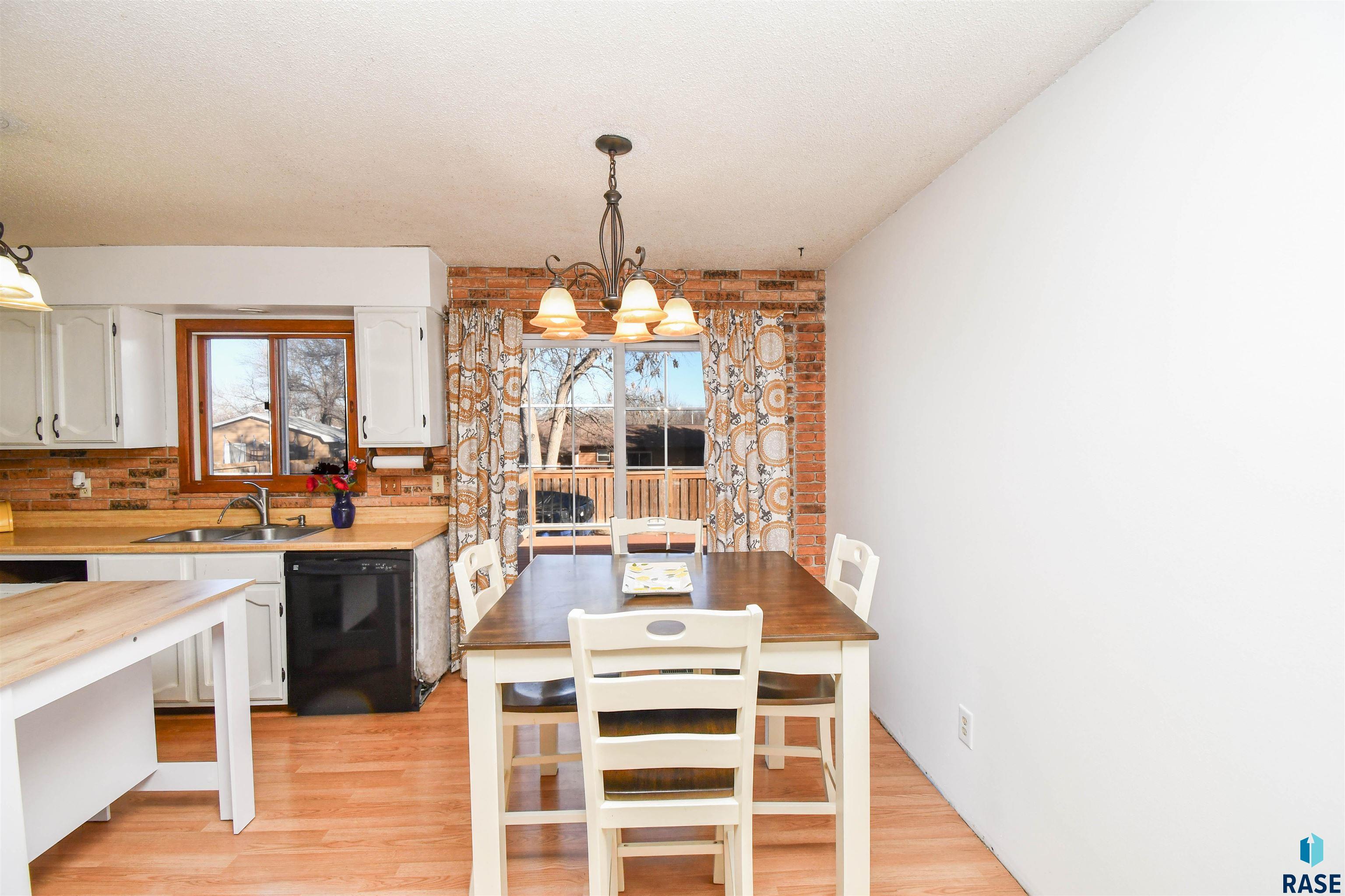 208 E Marialane Dr Drive, Brandon, South Dakota image 9