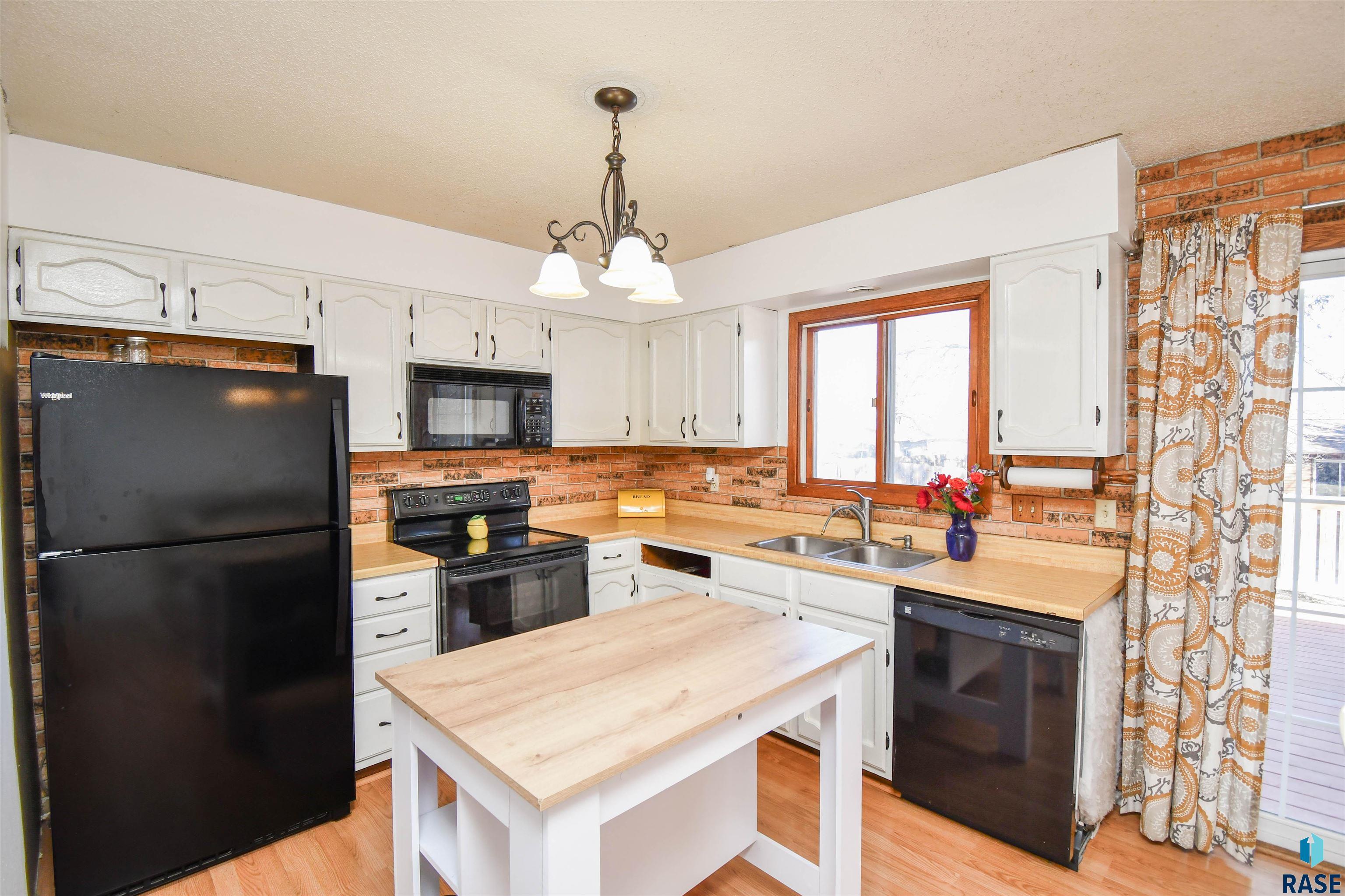 208 E Marialane Dr Drive, Brandon, South Dakota image 4