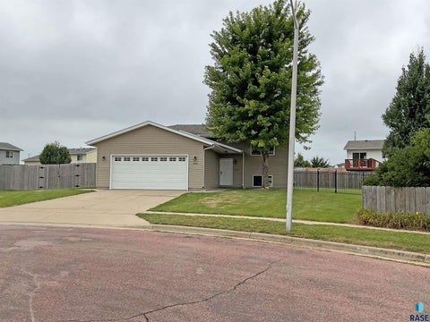 Photo of 3901 N Briggs Cir, Sioux Falls, SD 57107 (MLS # 22607300)