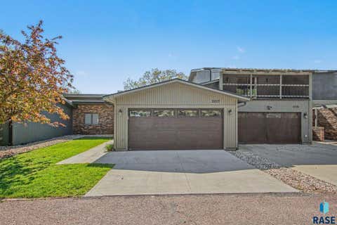 Townhouse For Sale - 5207 E Valley Oaks Place<br/> Minnehaha County, Sioux Falls, SD 57110
