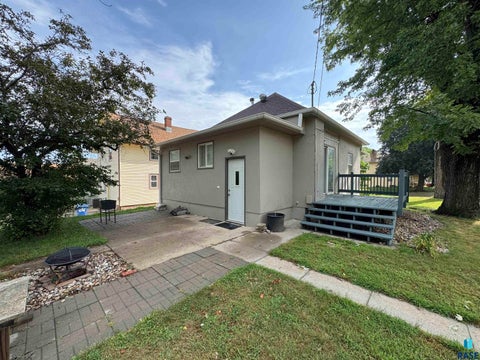 Photo of 1015 S 5th Ave, Sioux Falls, SD 57105 (MLS # 22606234)