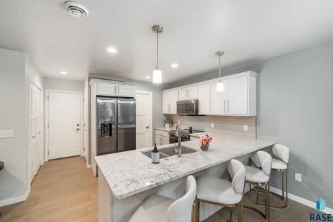 Photo of 7563 S Grand Arbor Pl Place, Sioux Falls, SD 57108 (MLS # 22508008)