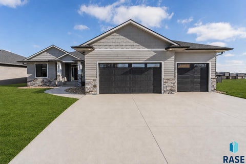 Homes For Sale - 2212 S Saddle Ridge Drive<br/> Sioux Falls, SD 57110
