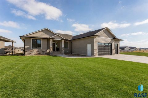 Photo of 2212 S Saddle Ridge Dr, Sioux Falls, SD 57110 (MLS # 22601682)