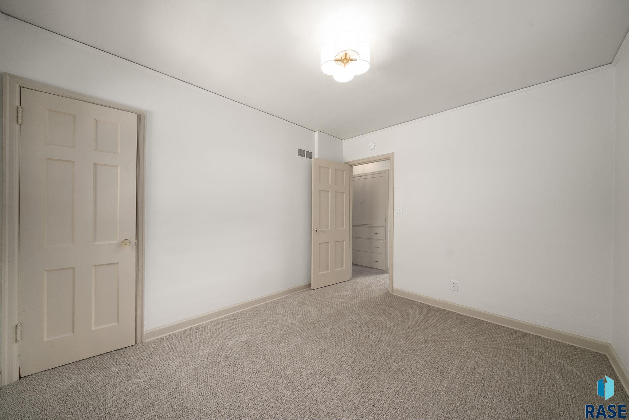 Sioux Falls, South Dakota 57104, United States, 3 Bedrooms Bedrooms, ,2 BathroomsBathrooms,Residential,Active,231252