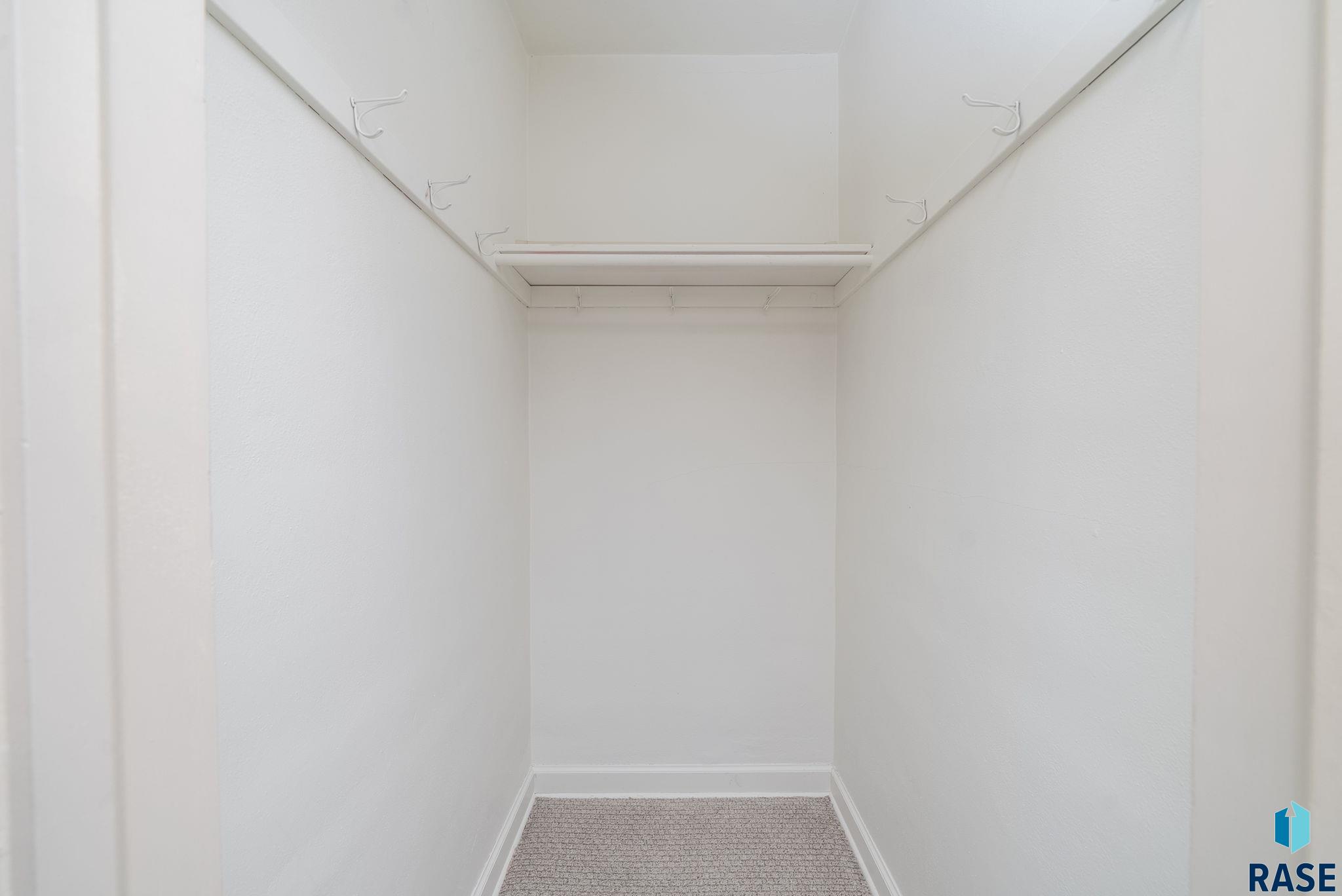 Sioux Falls, South Dakota 57104, United States, 3 Bedrooms Bedrooms, ,2 BathroomsBathrooms,Residential,Active,231252