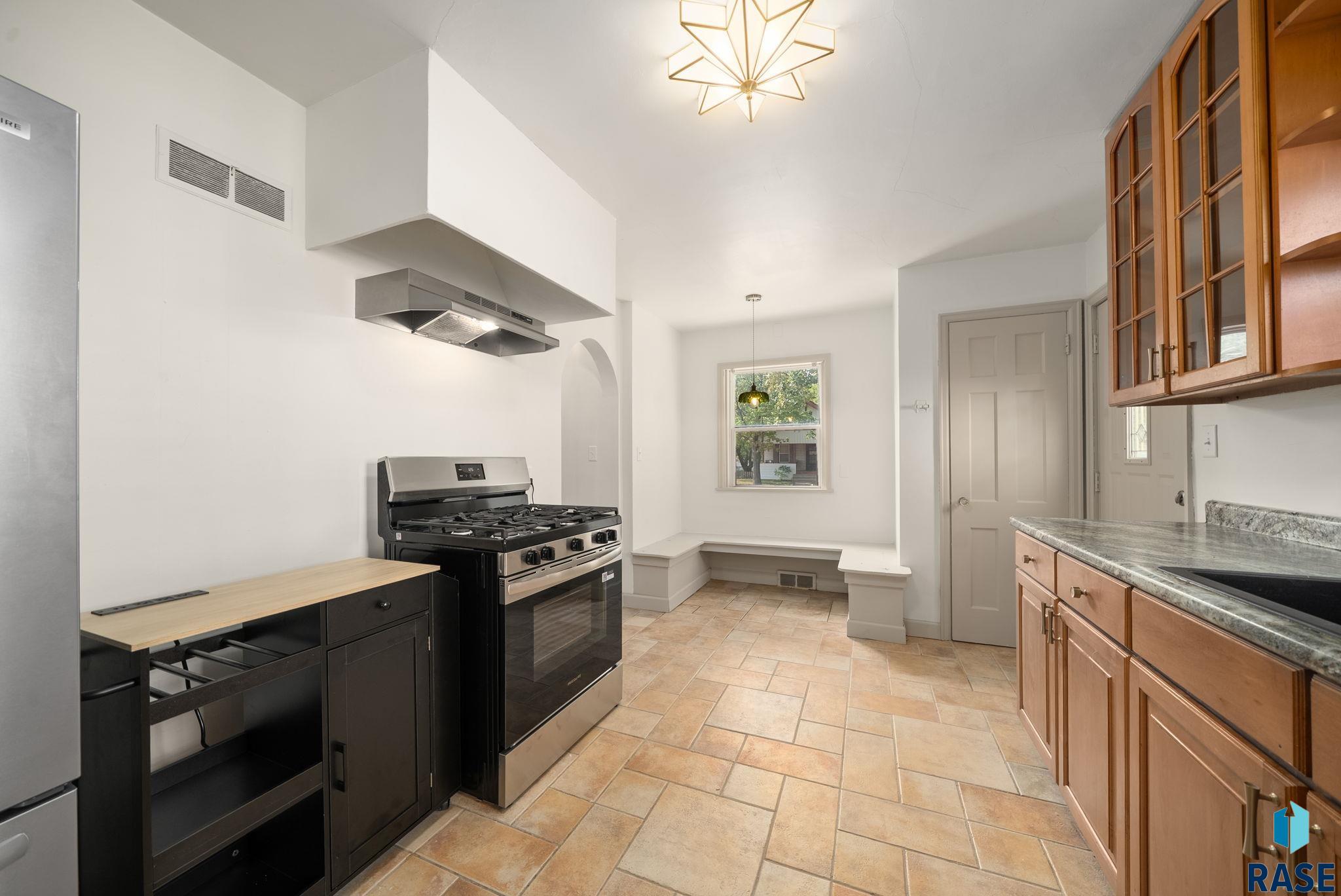 Sioux Falls, South Dakota 57104, United States, 3 Bedrooms Bedrooms, ,2 BathroomsBathrooms,Residential,Active,231252