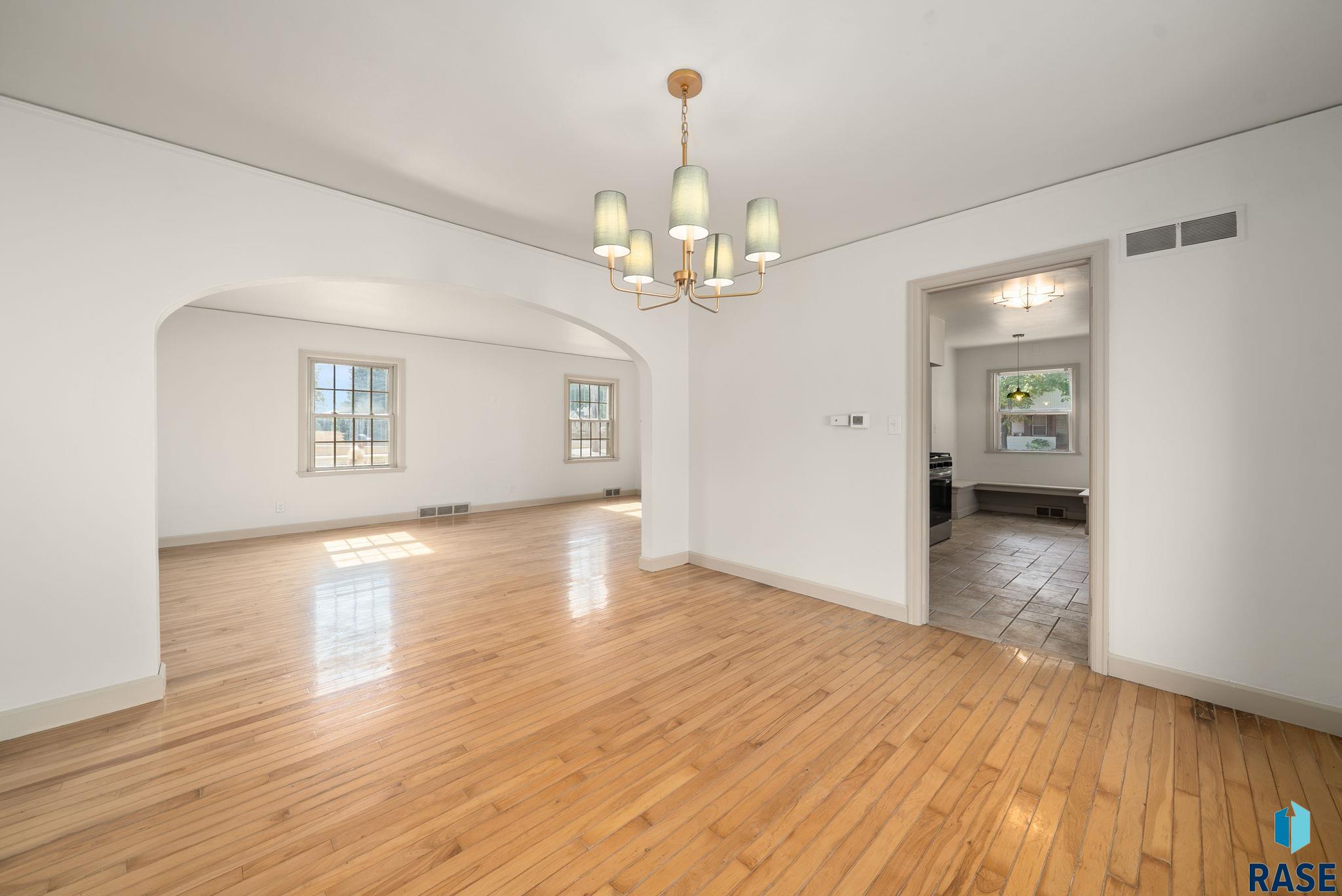 Sioux Falls, South Dakota 57104, United States, 3 Bedrooms Bedrooms, ,2 BathroomsBathrooms,Residential,Active,231252