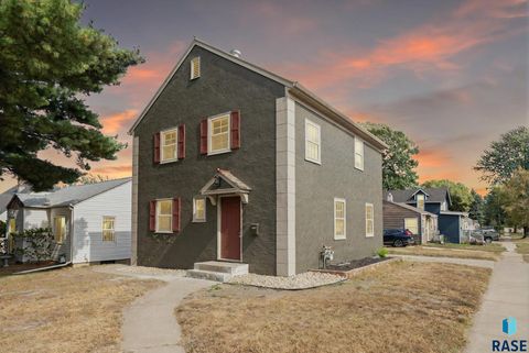 Photo of 418 S West Ave Avenue, Sioux Falls, SD 57104 (MLS # 22508031)