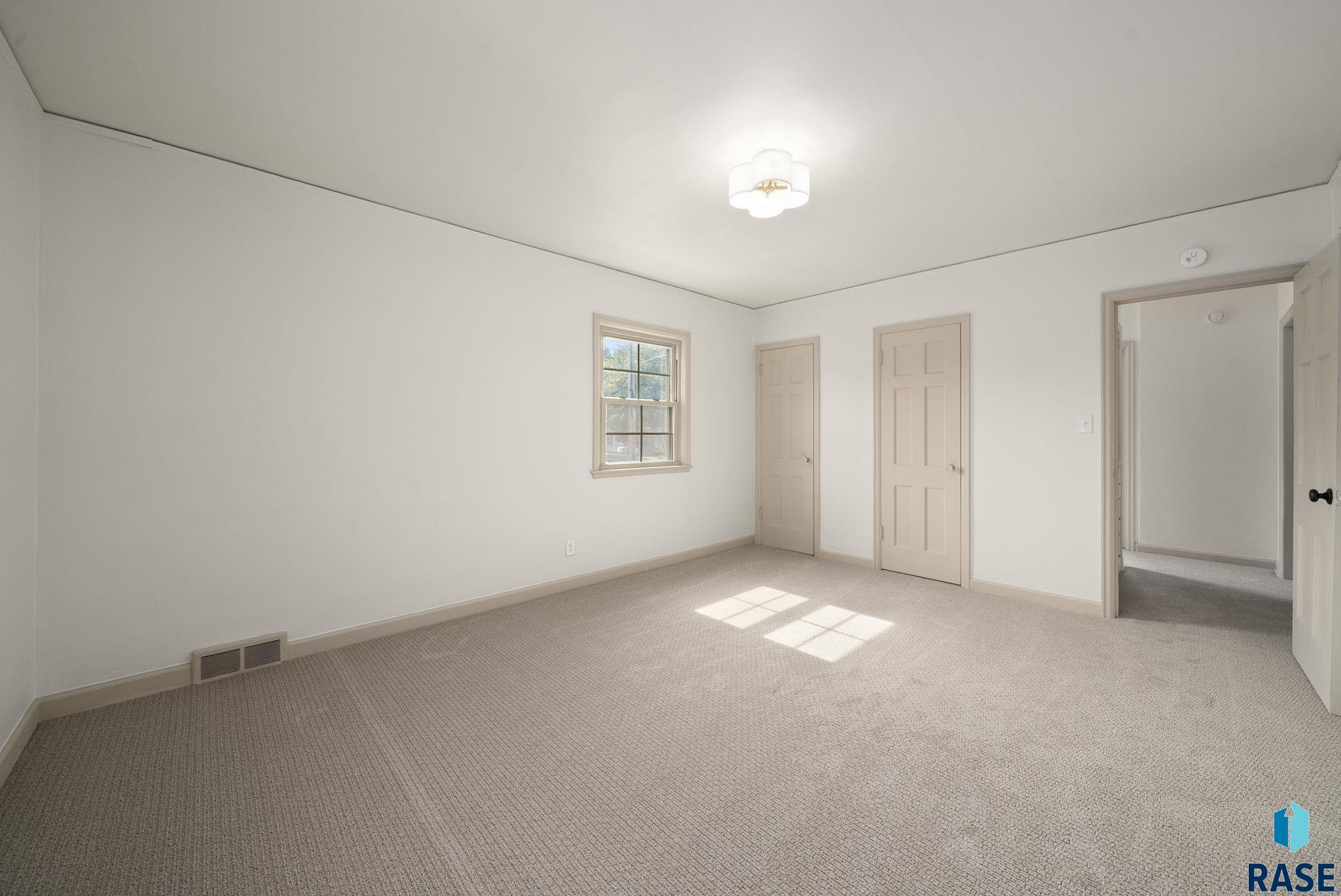 Sioux Falls, South Dakota 57104, United States, 3 Bedrooms Bedrooms, ,2 BathroomsBathrooms,Residential,Active,231252