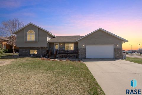 Photo of 220 S Augusta Ave, Brandon, SD 57005 (MLS # 22602204)