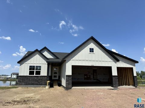 Photo of 5708 E Ashwood Cir, Sioux Falls, SD 57108 (MLS # 22603580)