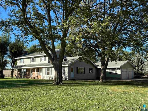 Homes For Sale - 28317 443rd Avenue<br/> Freeman, SD 57029