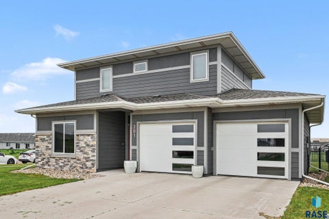 Homes For Sale - 201 Lydia Court<br/> Harrisburg, SD 57032