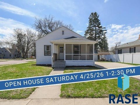 Photo of 101 W 27th St, Sioux Falls, SD 57105 (MLS # 22602669)