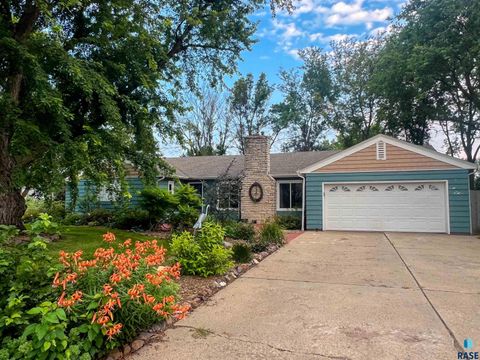 Homes For Sale - 341 W Ash Street<br/> Canistota, SD 57012