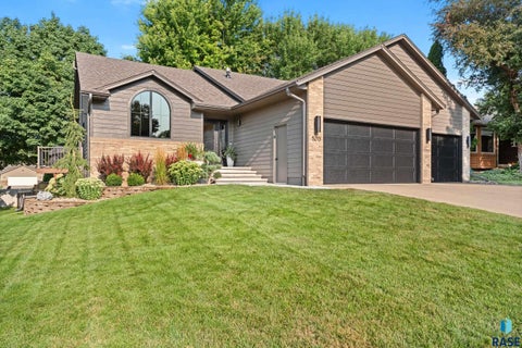 Homes For Sale - 5213 E Fernwood Drive<br/> Sioux Falls, SD 57110