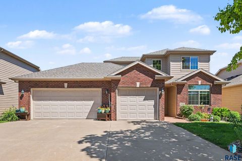 Photo of 5008 S Winston Ln, Sioux Falls, SD 57108 (MLS # 22604695)