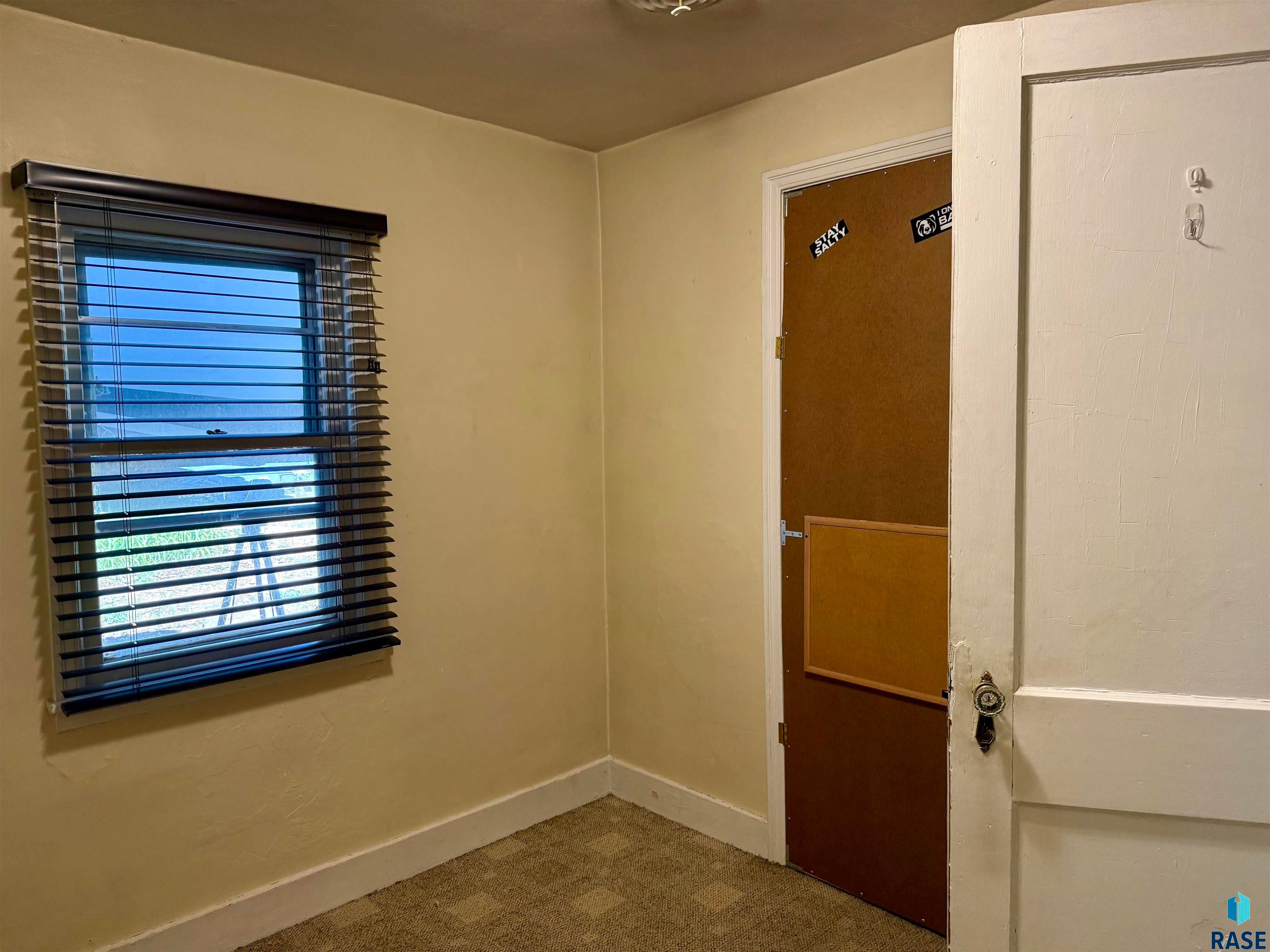 1031 E 1st Ave - Photo 4
